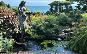 Bed And Breakfast The Wind In The Willows - Luxury Lakefront Oasis