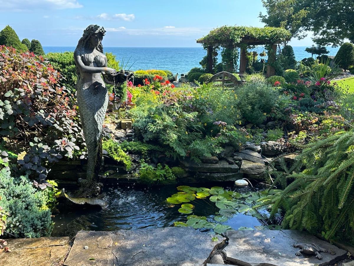 The Wind In The Willows - Luxury Lakefront Oasis Bed and Breakfast Cobourg Esterno foto